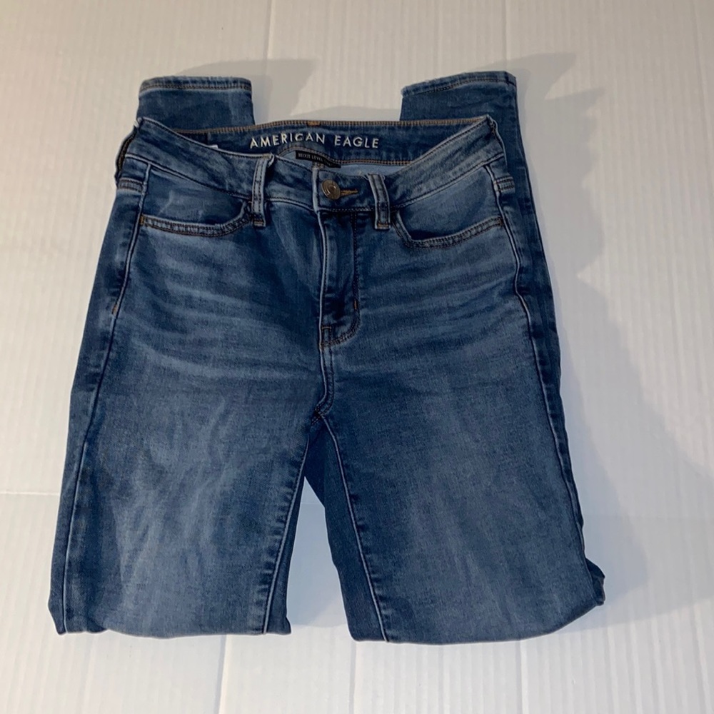American Eagle Next Level Stretch Distressed Women’s Size 2 Hi-Rise Jeggings